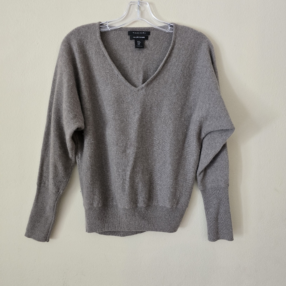 TAHARI Womens ‎ Brown V-Neck Sweater Size Medium 100% 2 PLY Cashme Preppy